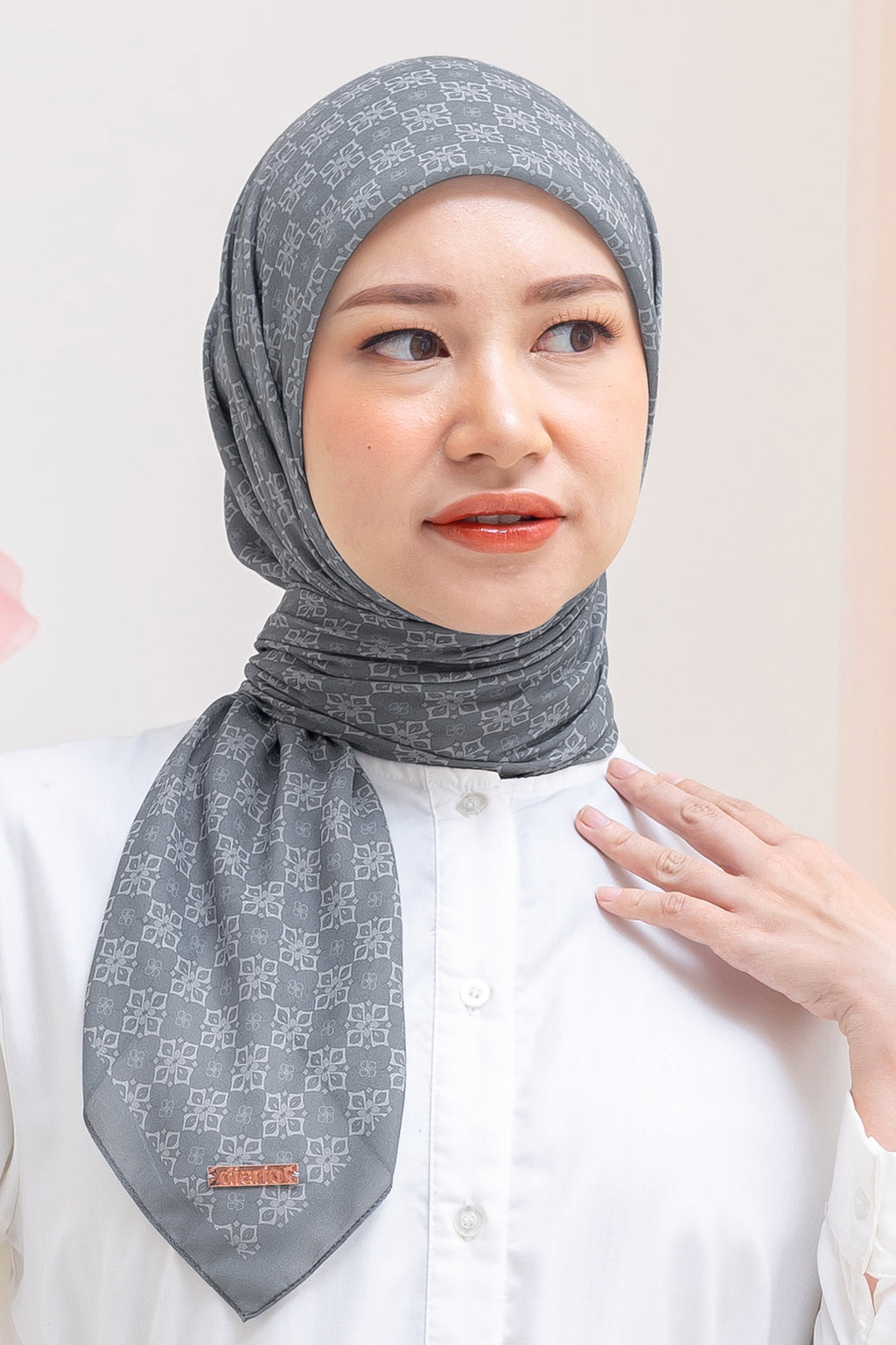 Ultrafine Lily Scarf Kerudung Segi Empat