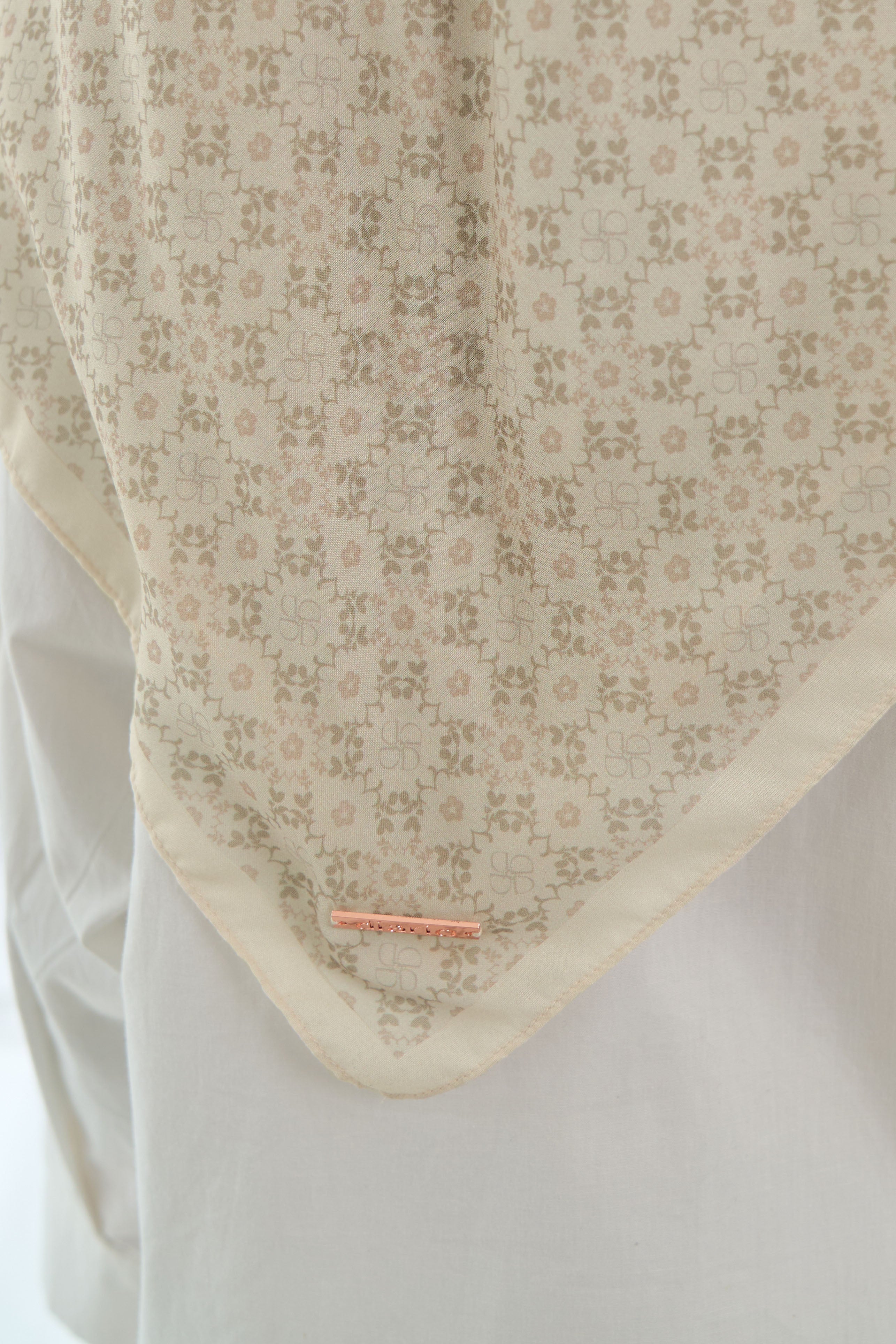 Ultrafine Cynthia Scarf Kerudung Segi Empat