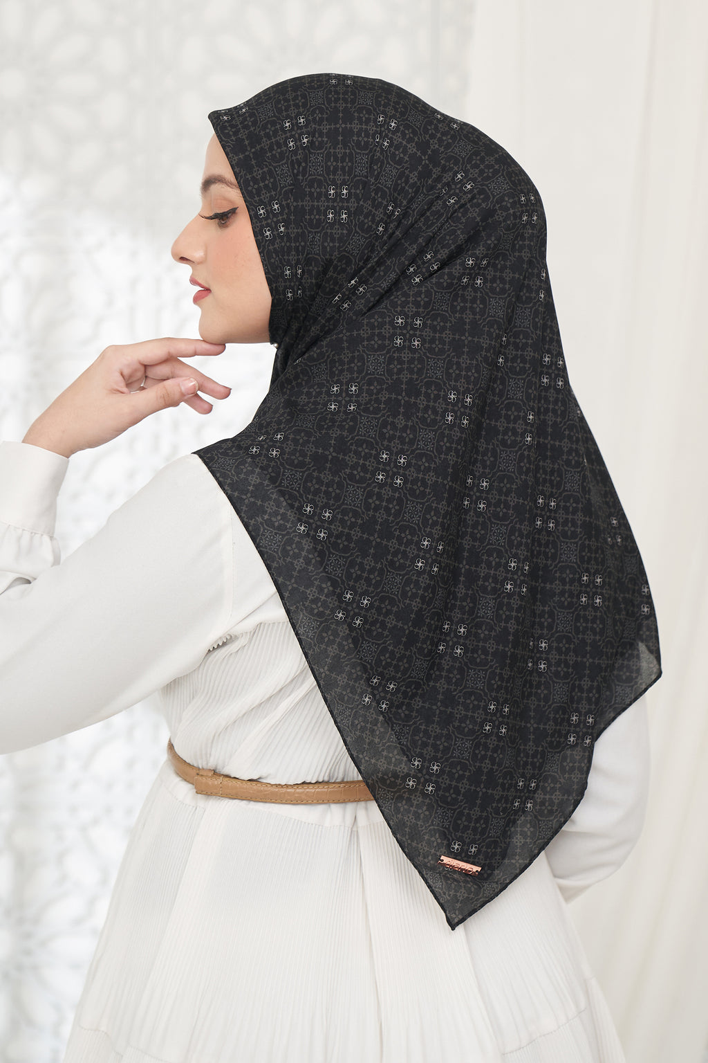 Ultrafine Jenna Scarf Kerudung Segi Empat