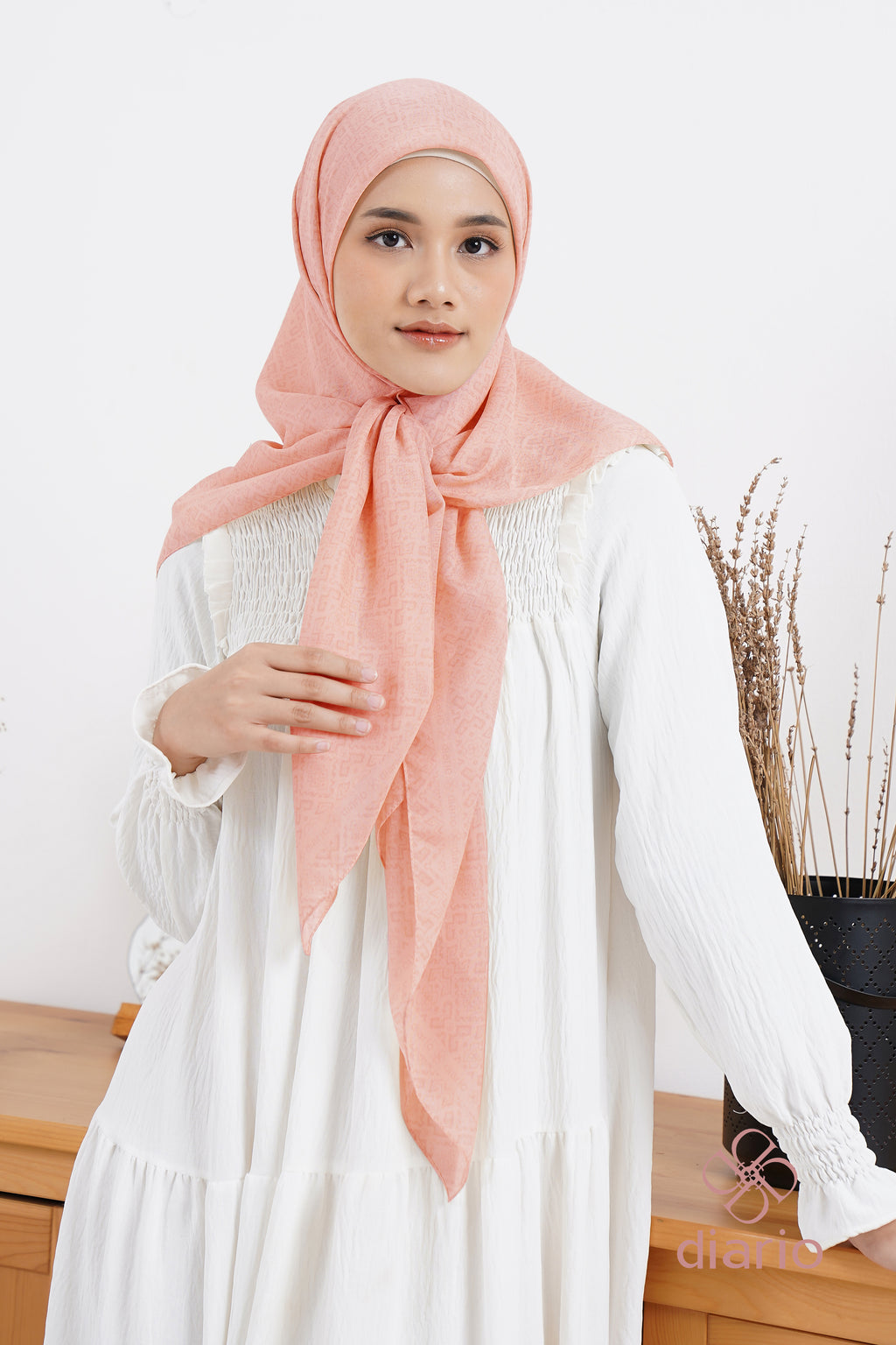 Diario - Ultrafine Clara Scarf Kerudung Segi Empat