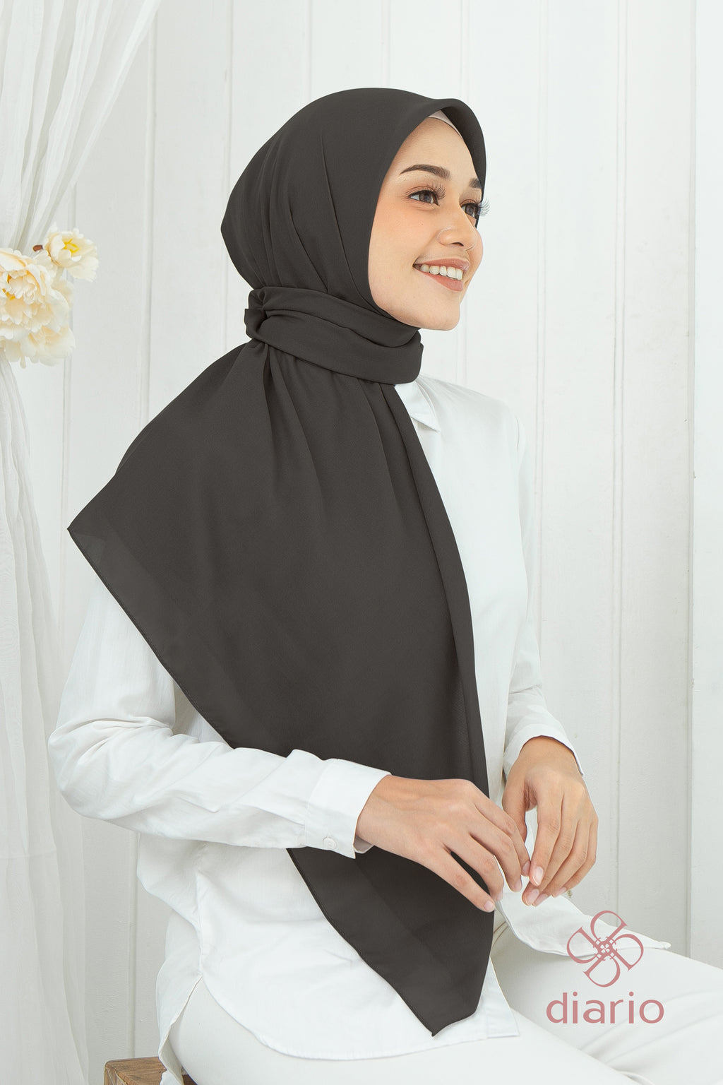 Diario - Kerudung Segi Empat Ultrafine Plain Scarf Grey Series