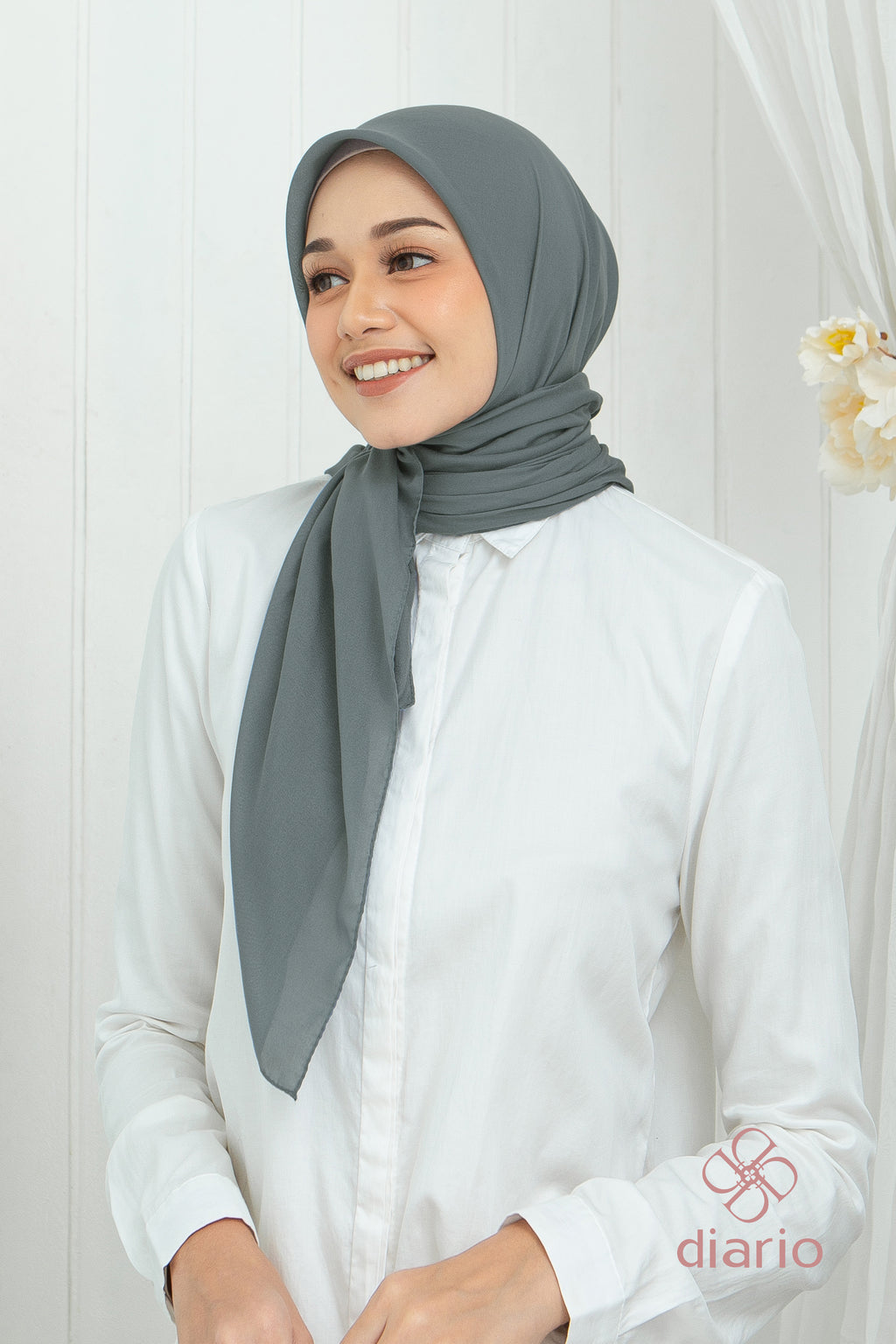 Diario - Kerudung Segi Empat Ultrafine Plain Scarf Grey Series