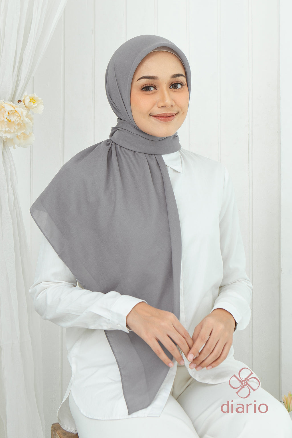 Diario - Kerudung Segi Empat Ultrafine Plain Scarf Grey Series