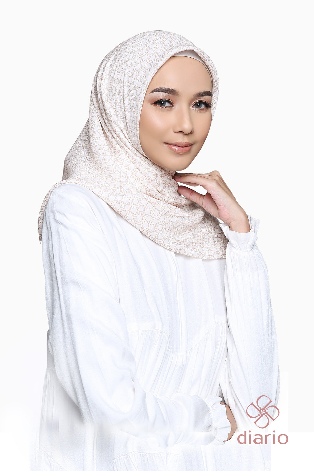 Diario x Nagita Slavina - Ultrafine Travel Series Plain Scarf Kerudung Segi Empat