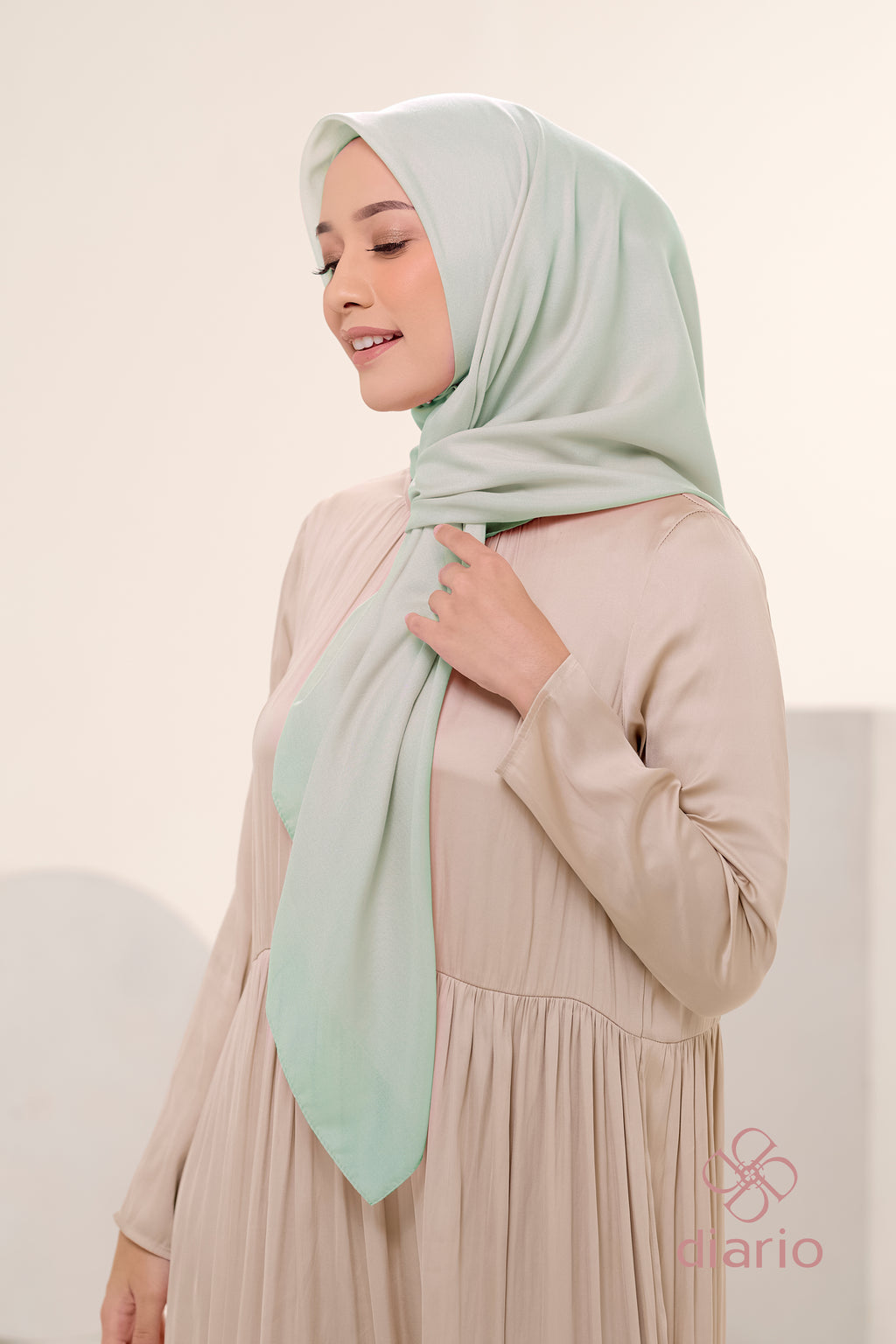 Diario - Kerudung Segi Empat Ultrafine Plain Scarf Voal Green Series