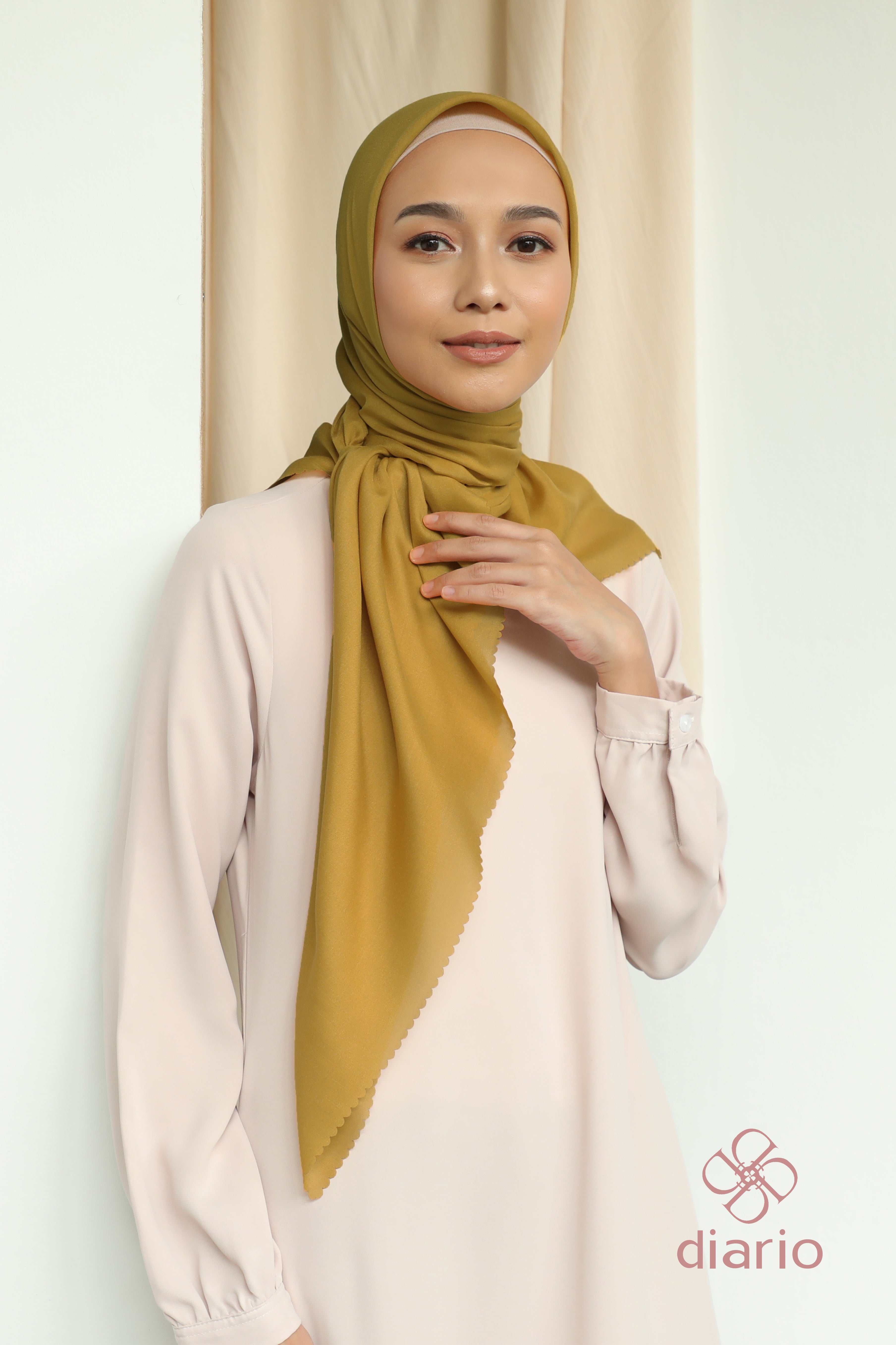 Diario - Kerudung Segi Empat Sahara LC Plain Scarf
