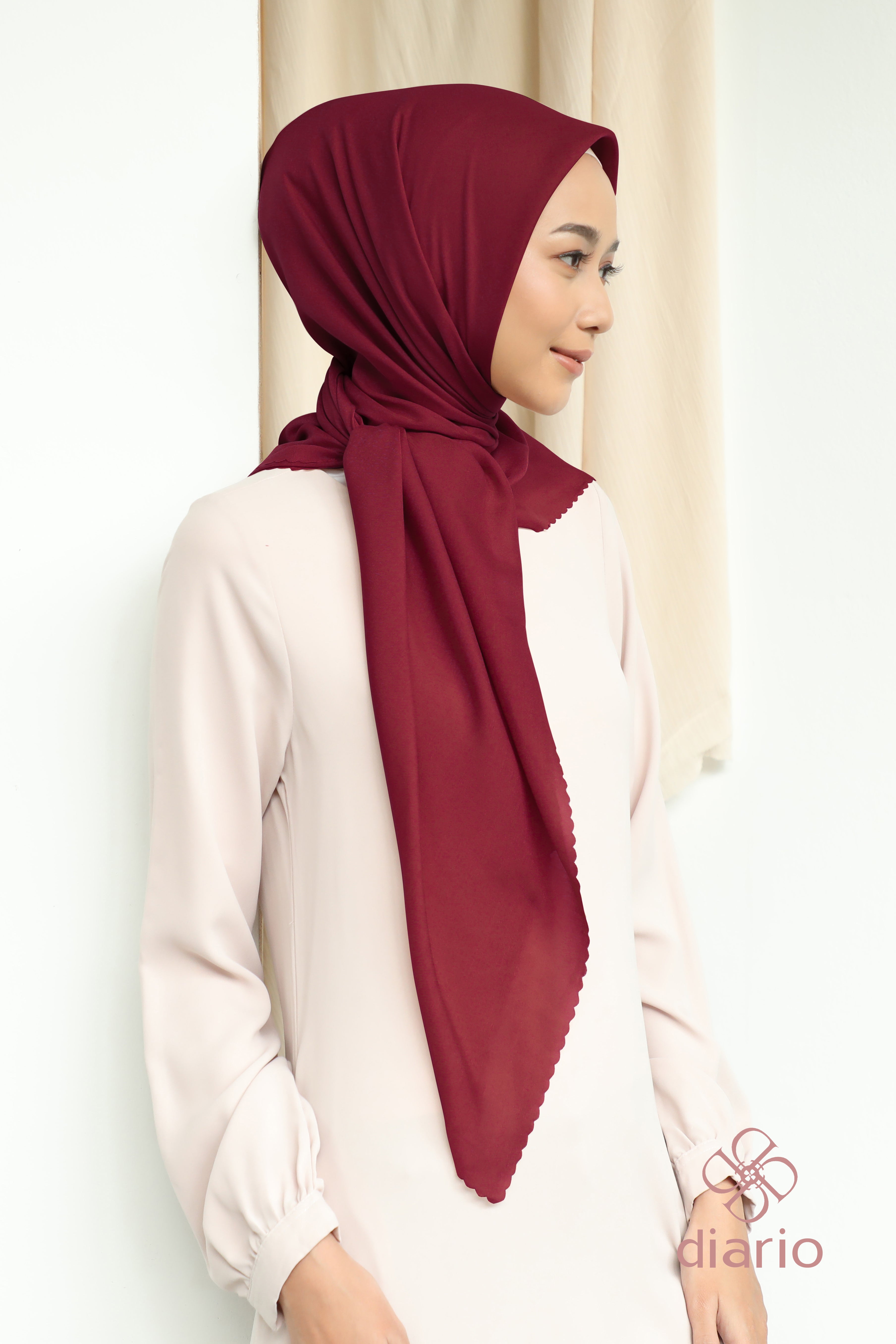 Diario - Kerudung Segi Empat Sahara LC Plain Scarf