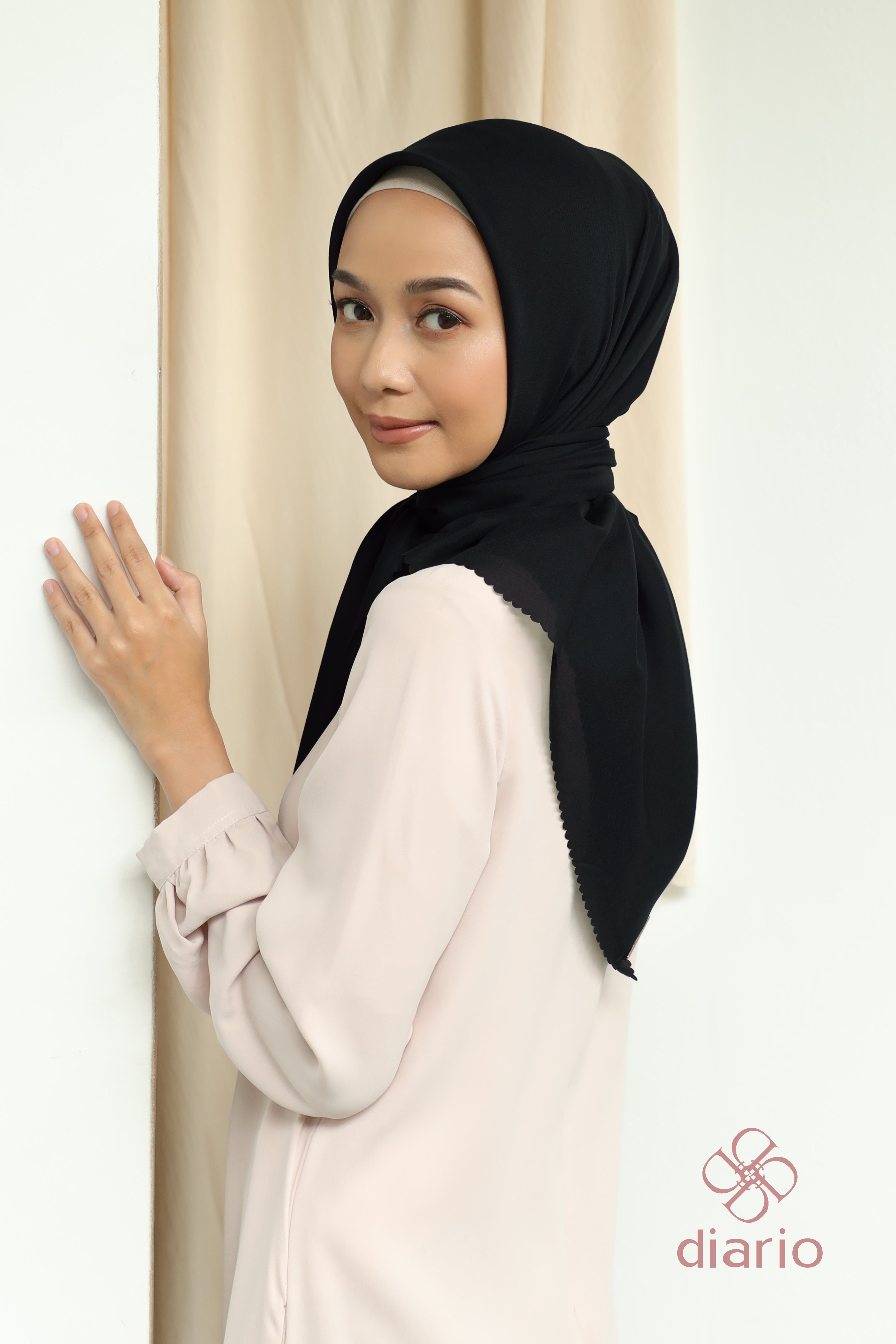 Diario - Kerudung Segi Empat Sahara LC Plain Scarf