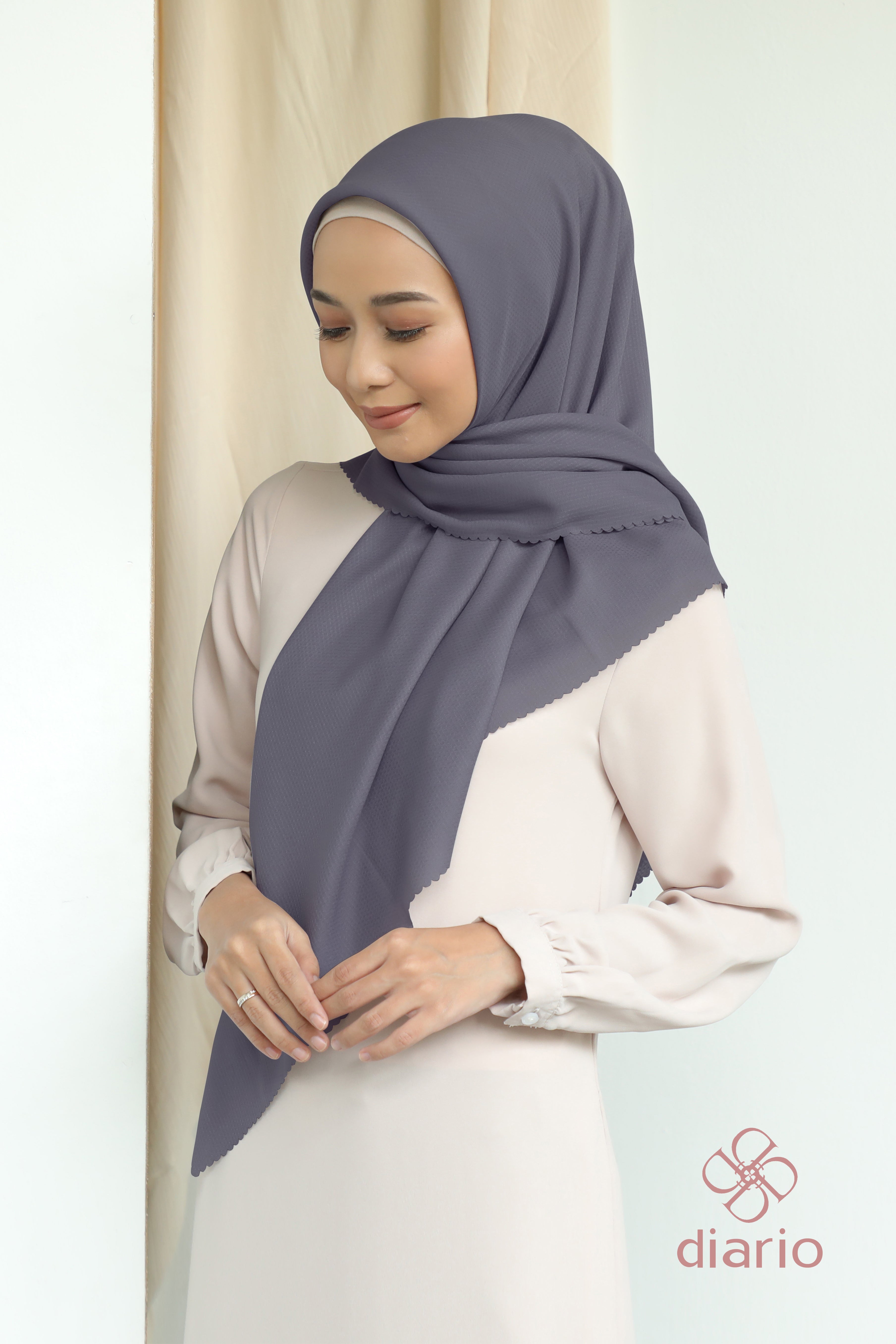 Diario - Kerudung Segi Empat Sahara LC Plain Scarf