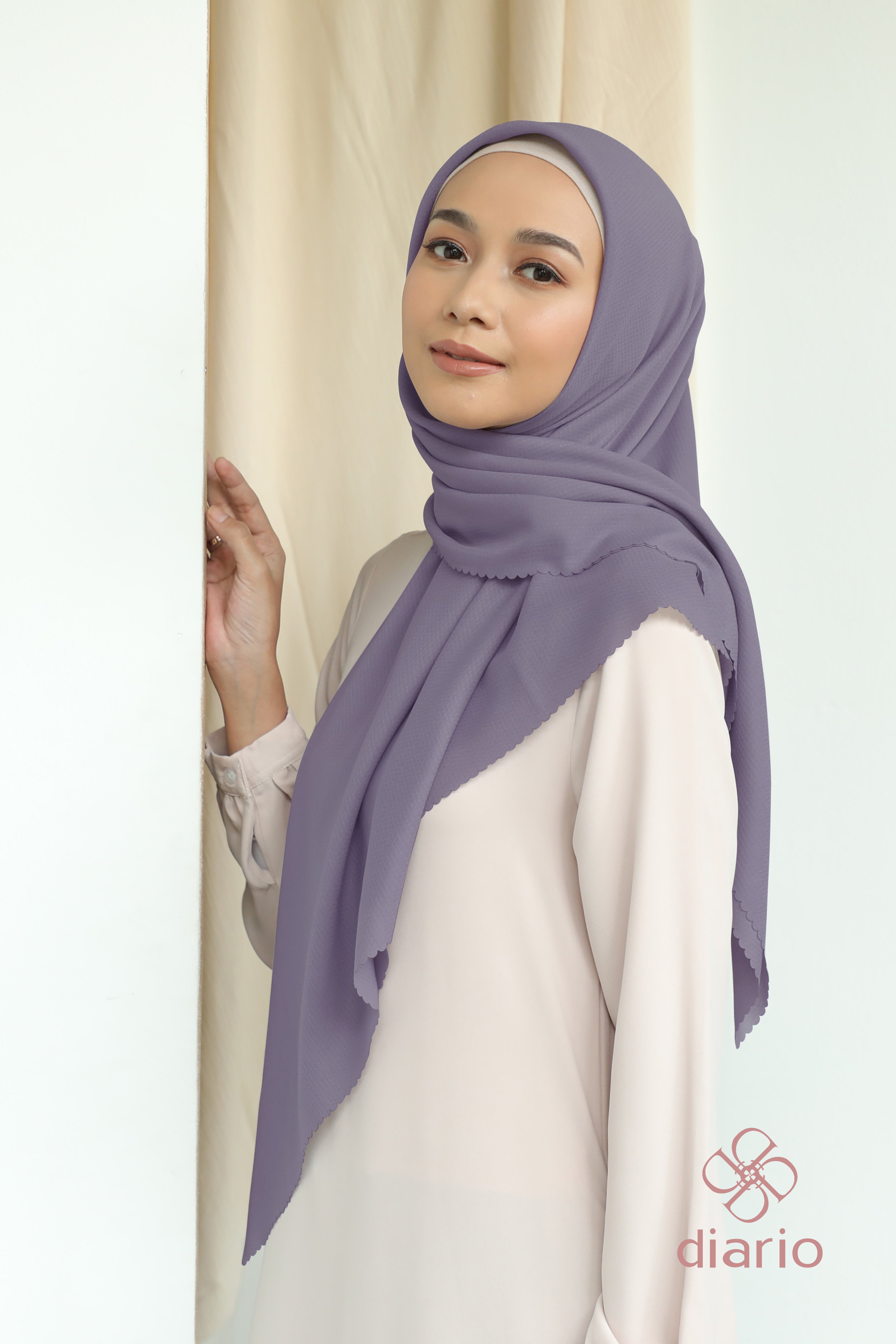 Diario - Kerudung Segi Empat Sahara LC Plain Scarf