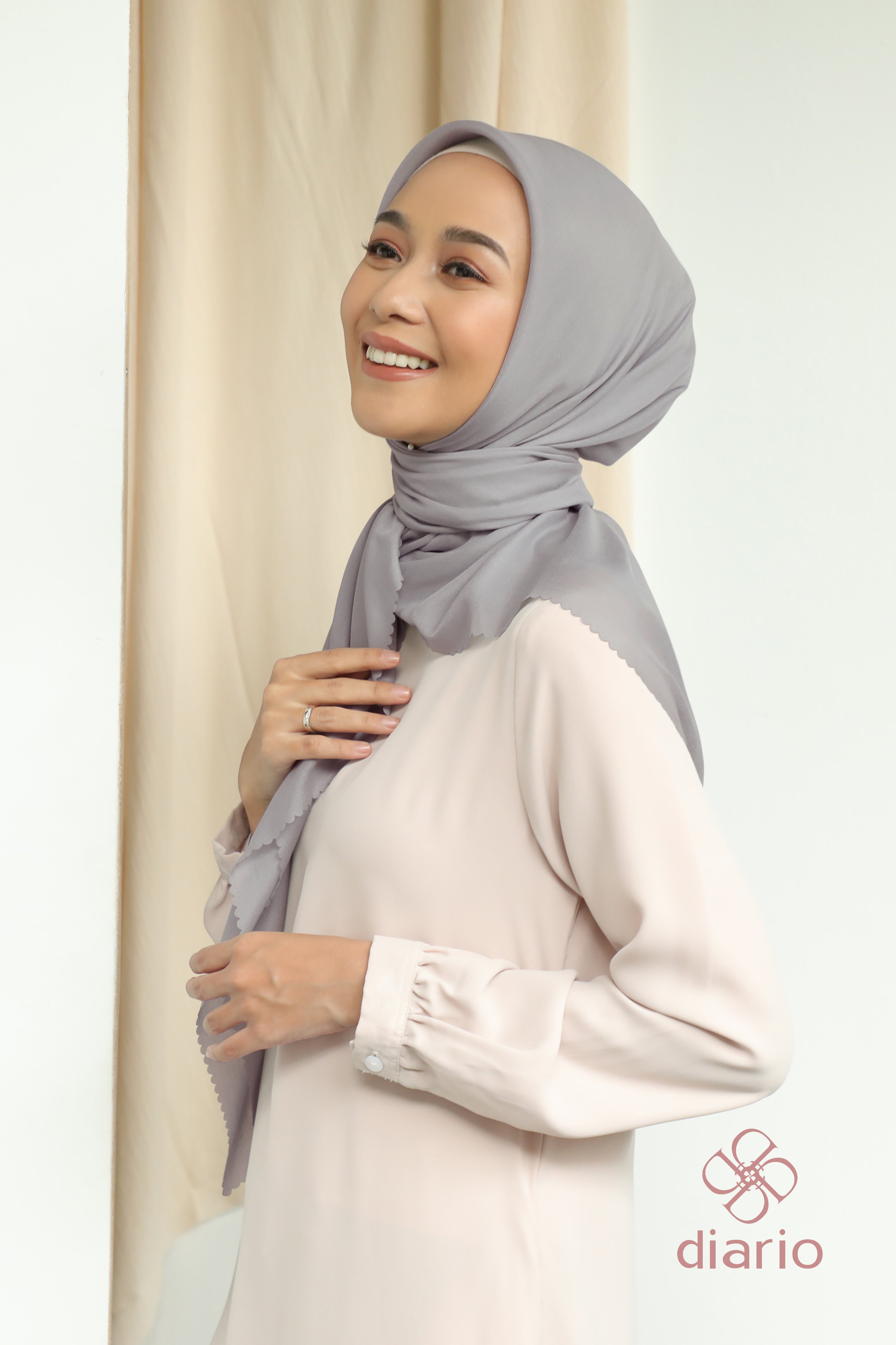 Diario - Kerudung Segi Empat Sahara LC Plain Scarf