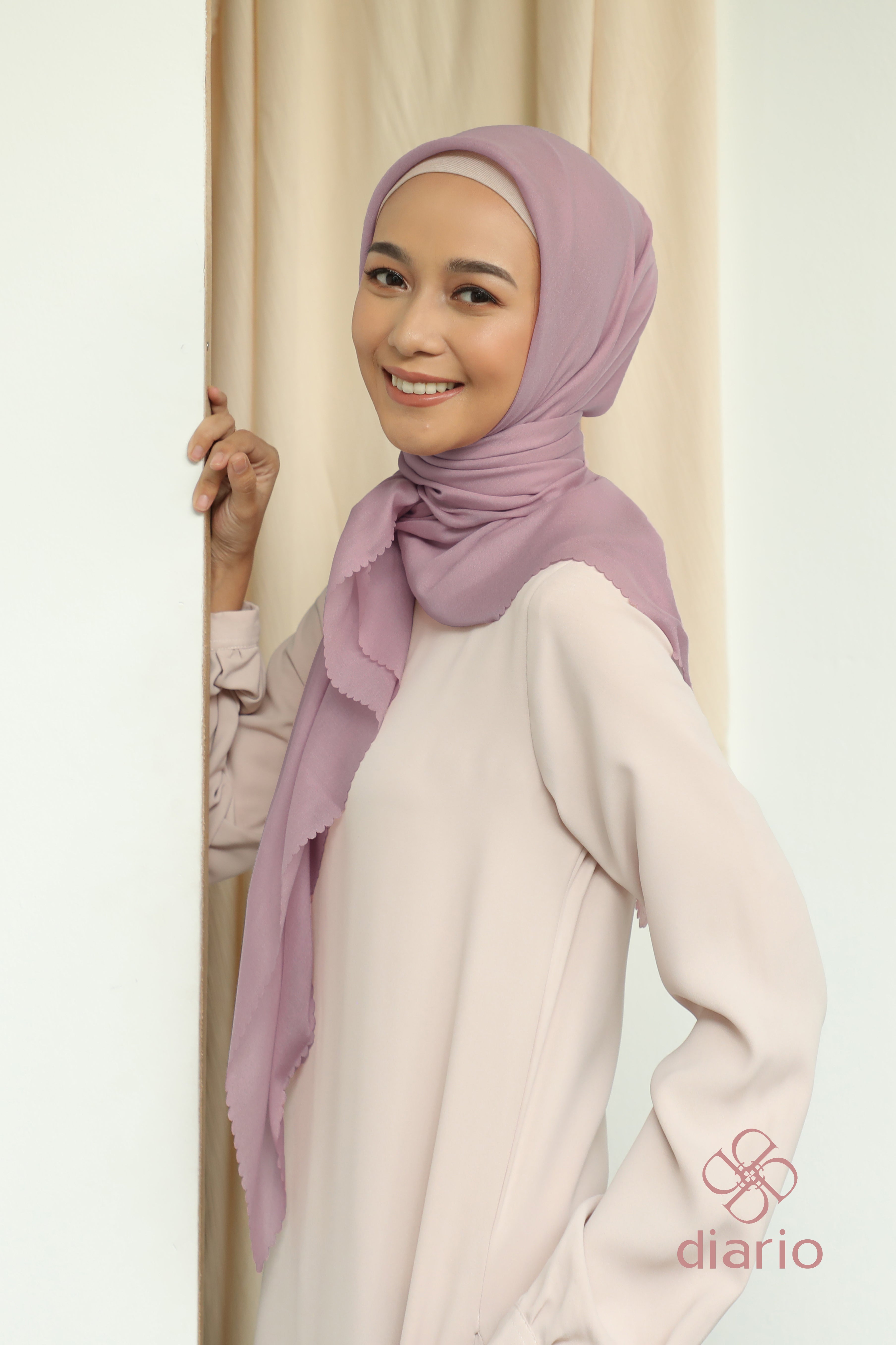 Diario - Kerudung Segi Empat Sahara LC Plain Scarf