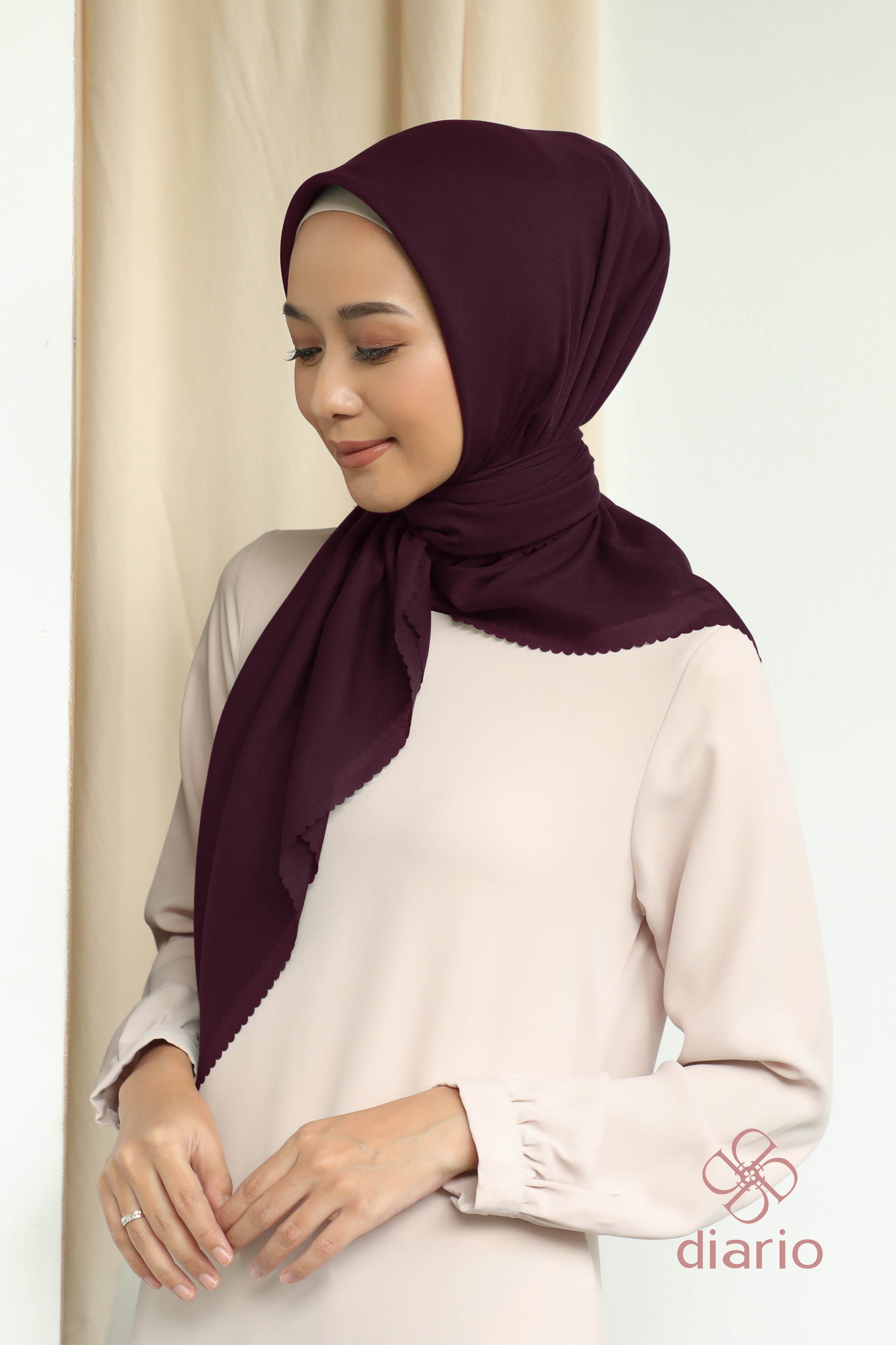 Diario - Kerudung Segi Empat Sahara LC Plain Scarf