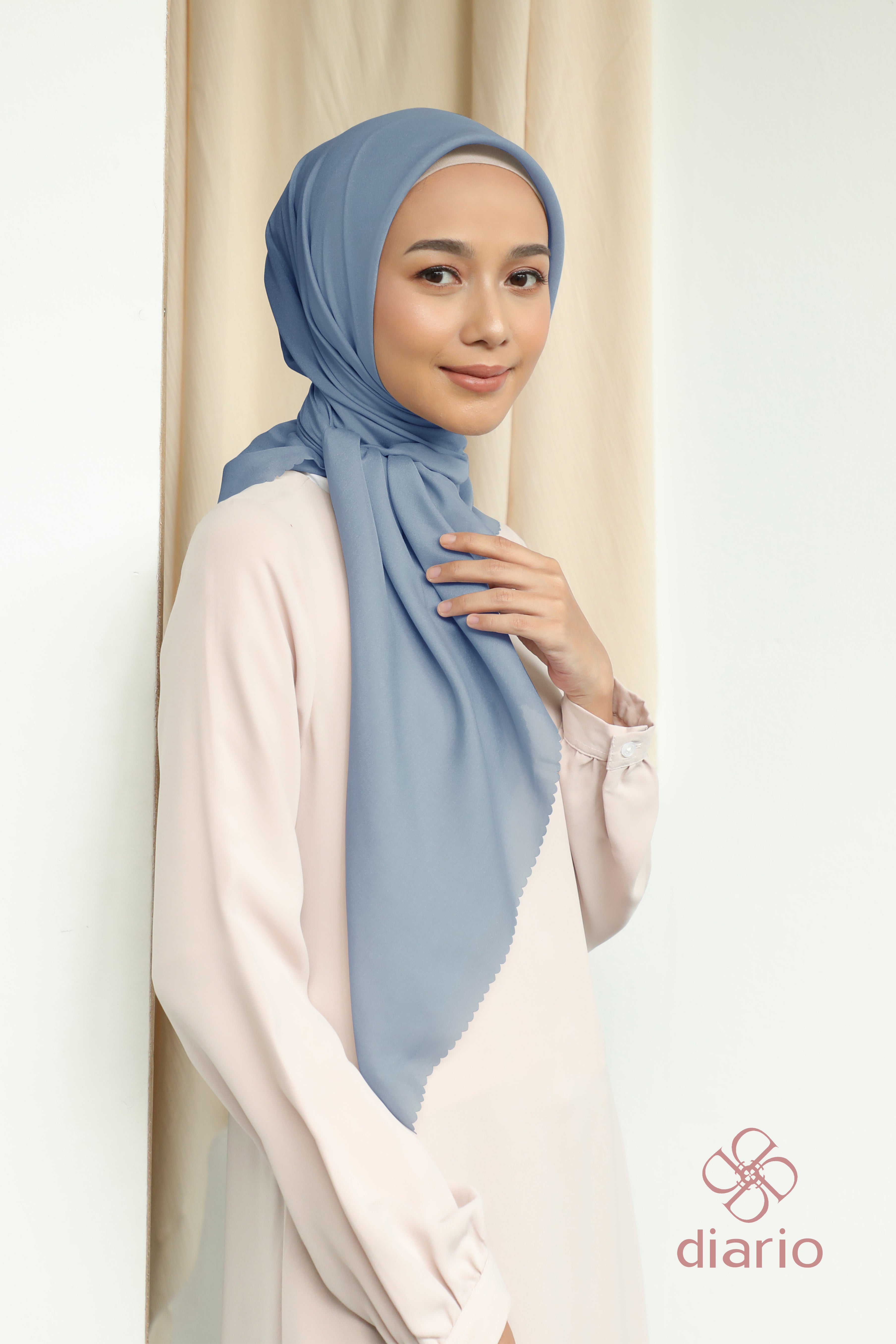 Diario - Kerudung Segi Empat Sahara LC Plain Scarf