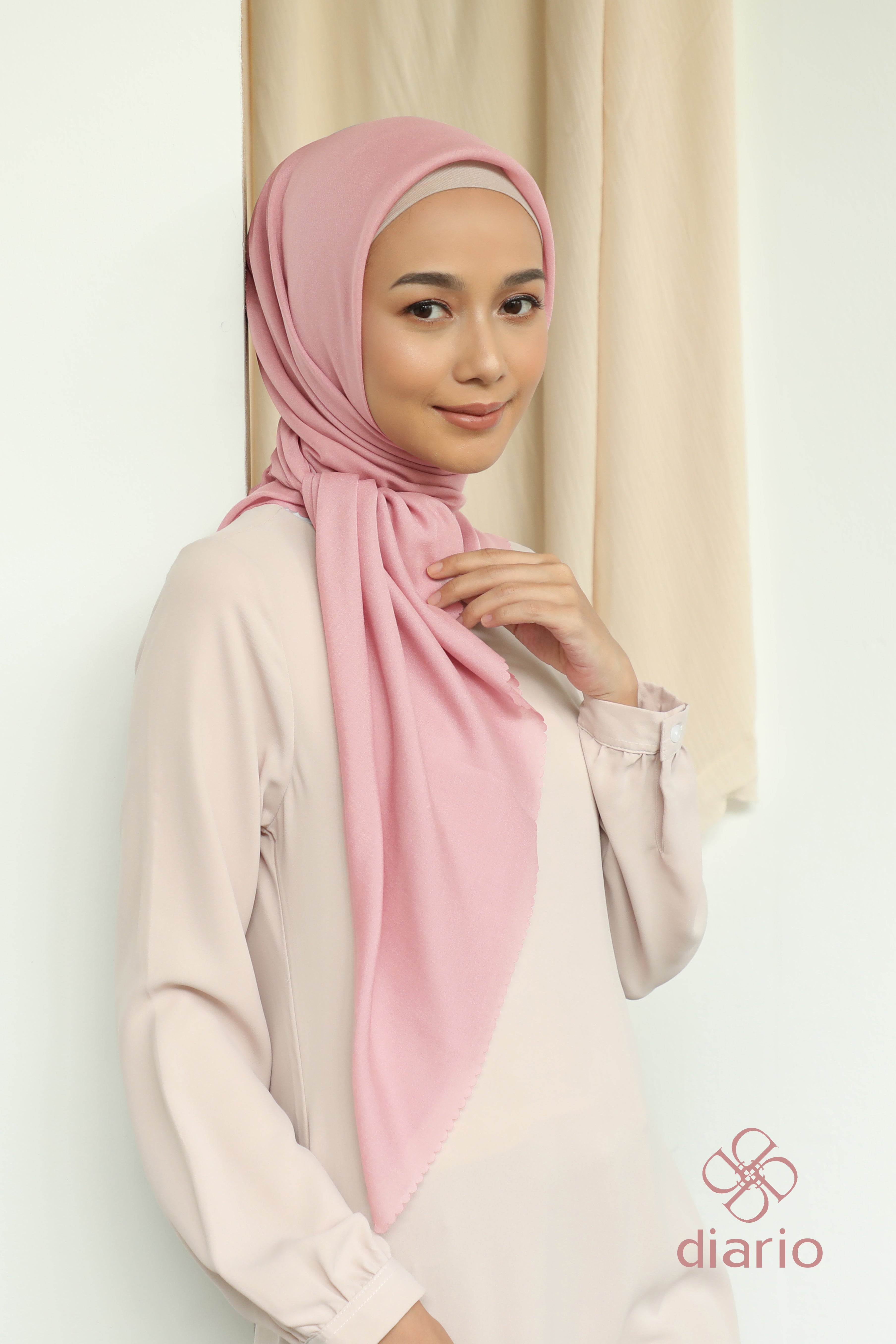 Diario - Kerudung Segi Empat Sahara LC Plain Scarf