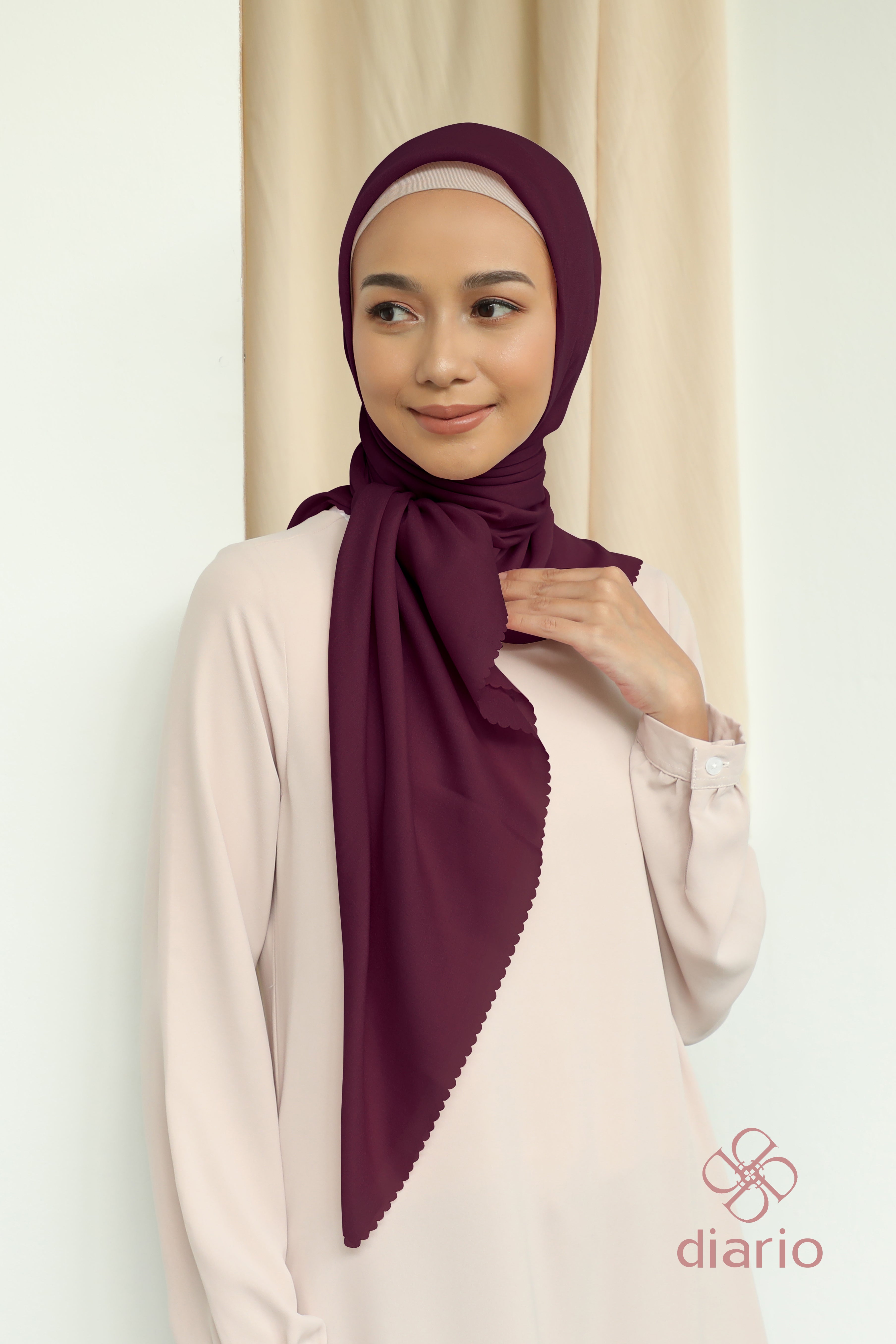 Diario - Kerudung Segi Empat Sahara LC Plain Scarf