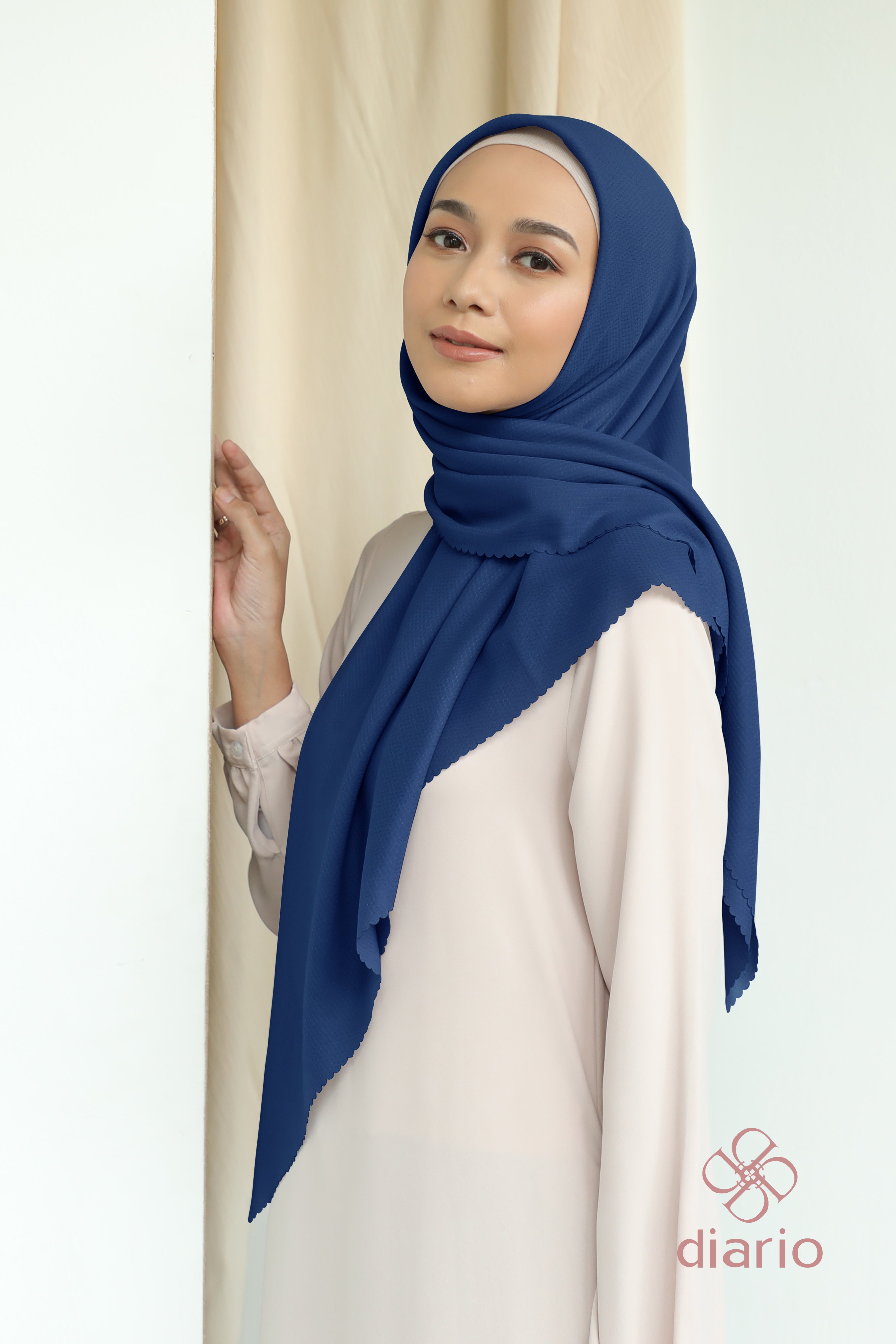 Diario - Kerudung Segi Empat Sahara LC Plain Scarf