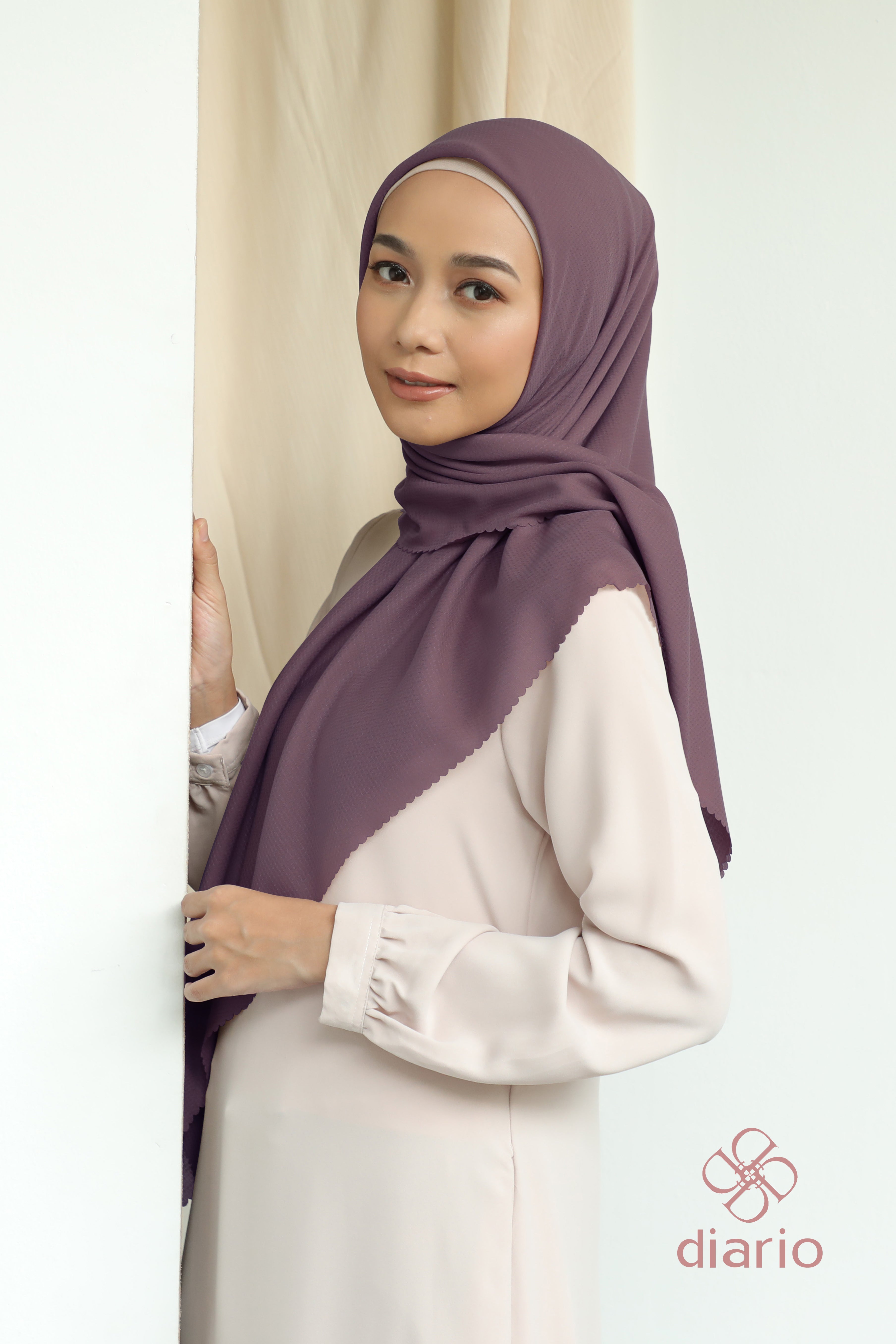 Diario - Kerudung Segi Empat Sahara LC Plain Scarf