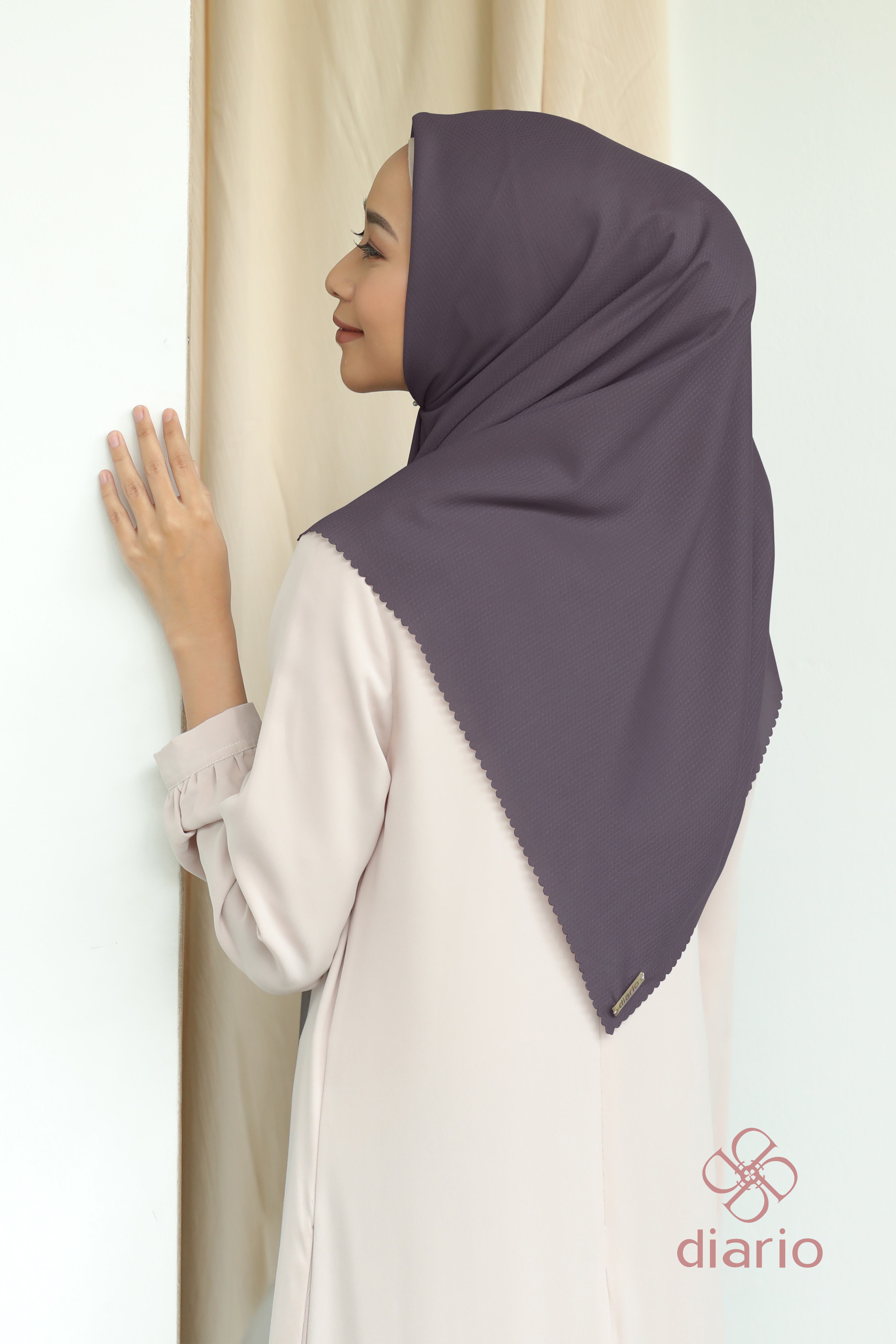 Diario - Kerudung Segi Empat Sahara LC Plain Scarf