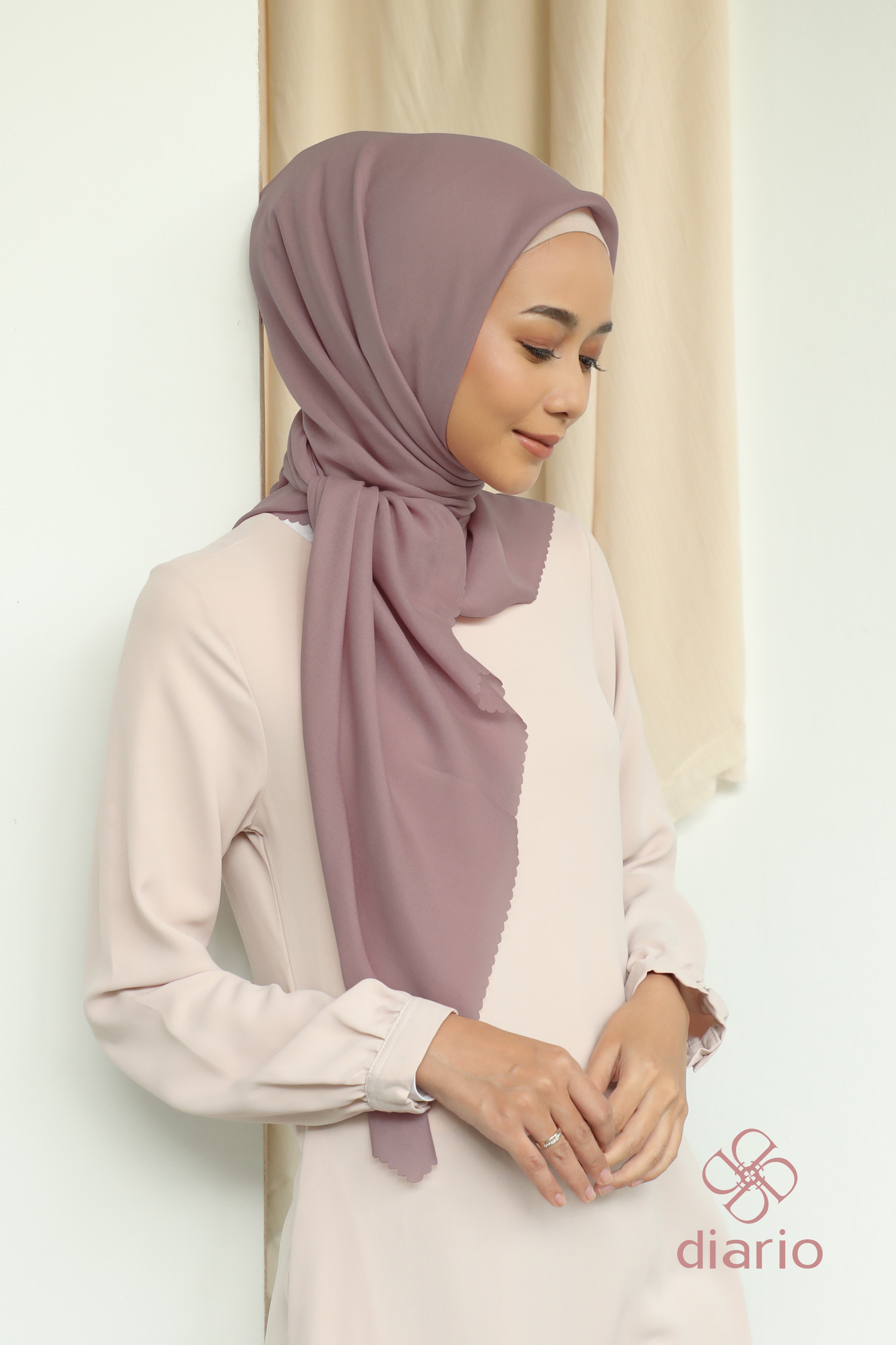 Diario - Kerudung Segi Empat Sahara LC Plain Scarf