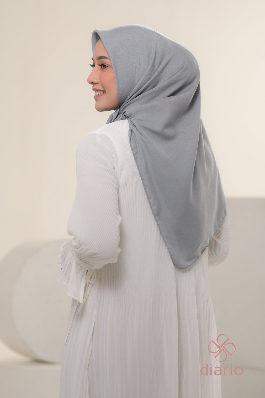 Diario - Kerudung Segi Empat Sahara Plain Scarf