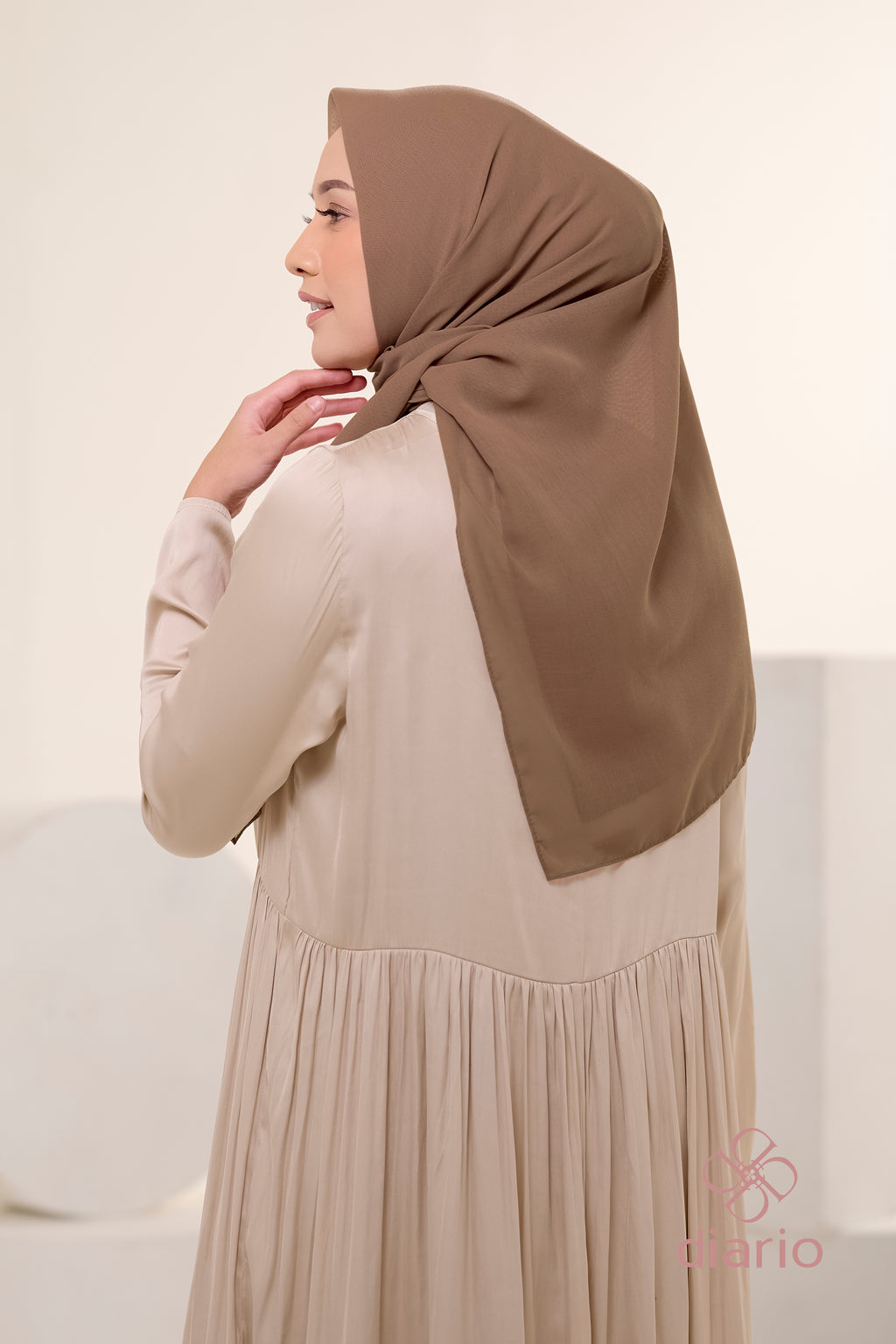 Diario - Kerudung Segi Empat Sahara Plain Scarf